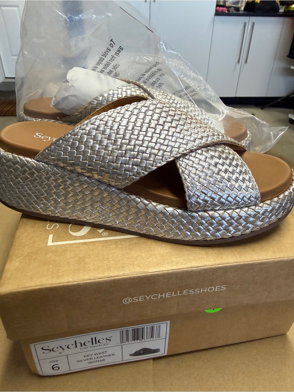 Seychelles Key West silver leather, size 6
